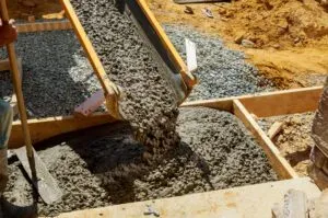 ¿Por qué debemos controlar la temperatura en una mezcla de concreto fresco?