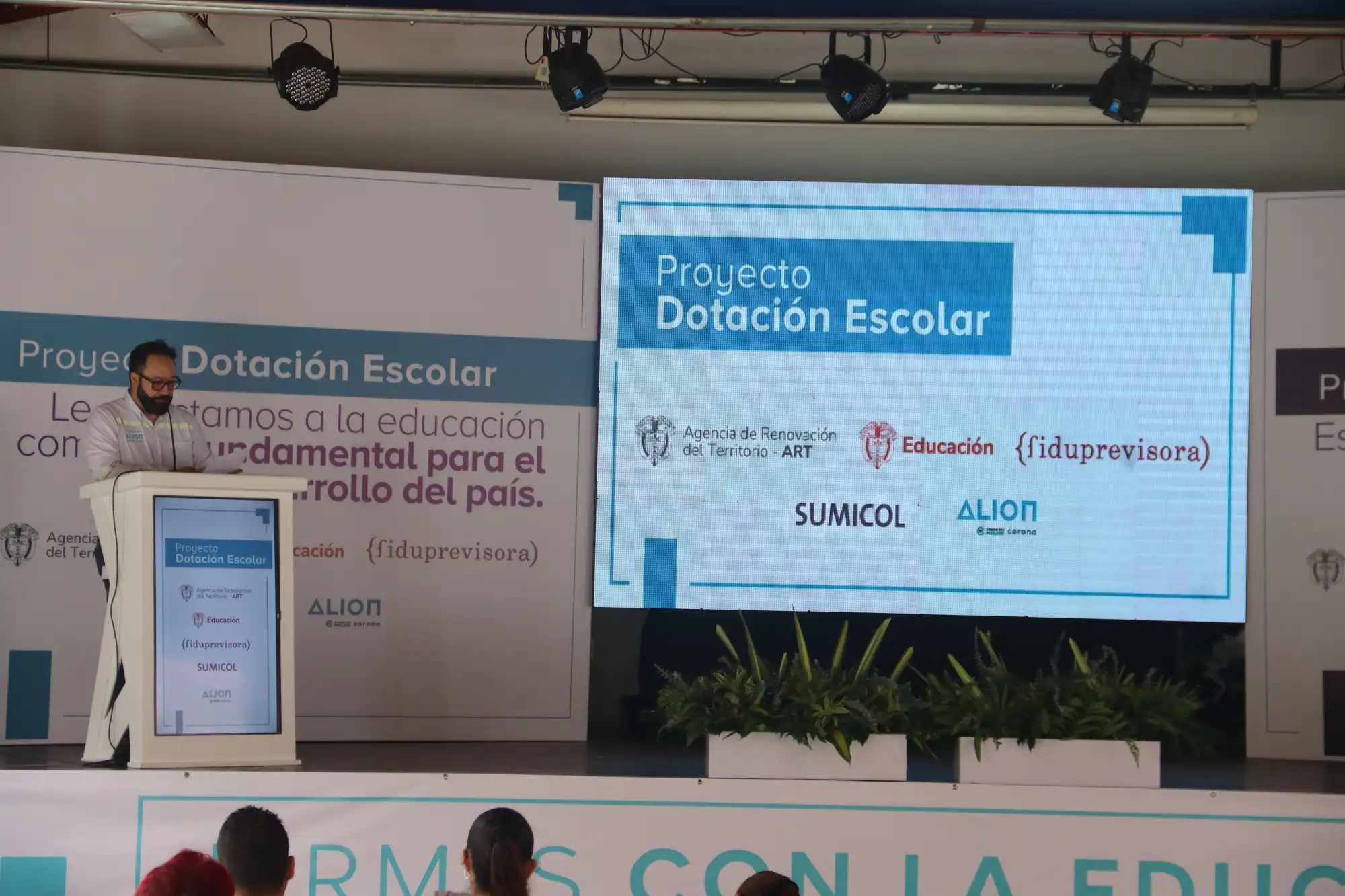Estudiantes fueron beneficiados con proyecto de dotación escolar