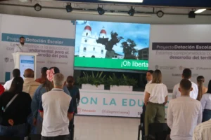 Estudiantes fueron beneficiados con proyecto de dotación escolar